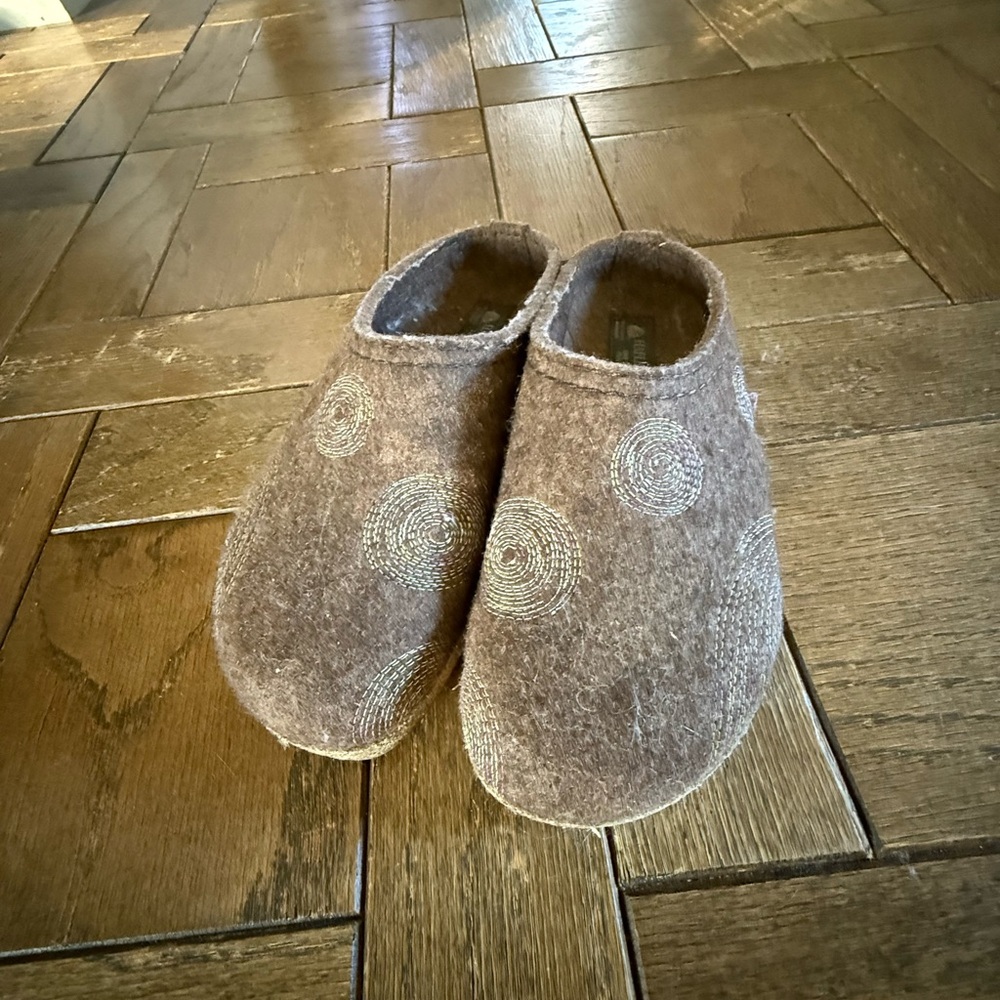 Haflinger Brown Wool Mules with Spiral Design